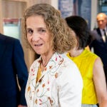 La Infanta Elena a su llegada al preestreno de la película ‘El comensal’.