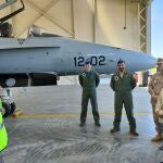 La ministra de Defensa, Margarita Robles en la base de Siauliai donde están desplegados los cazas españoles