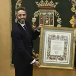 Roberto Leal junto al presidente de la Diputación de Sevilla