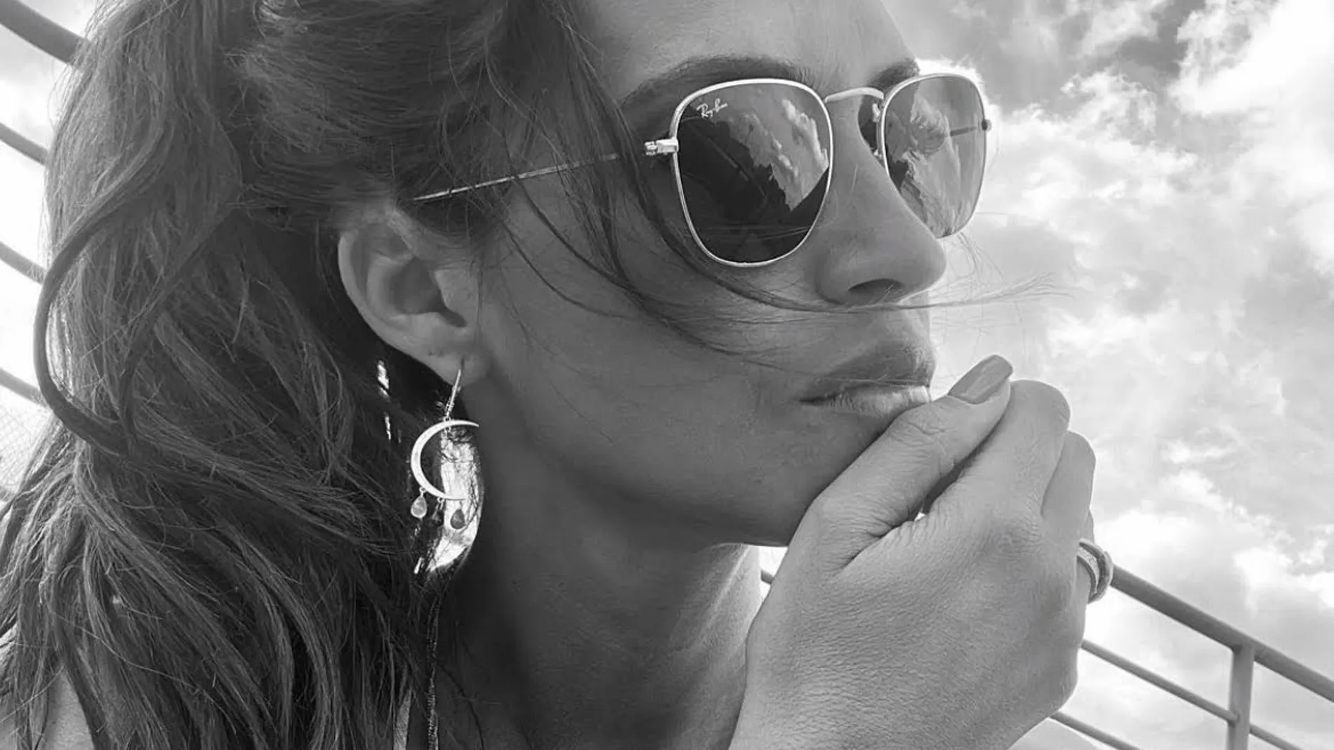 Sara Carbonero en una tarde de fútbol con sus hijos.