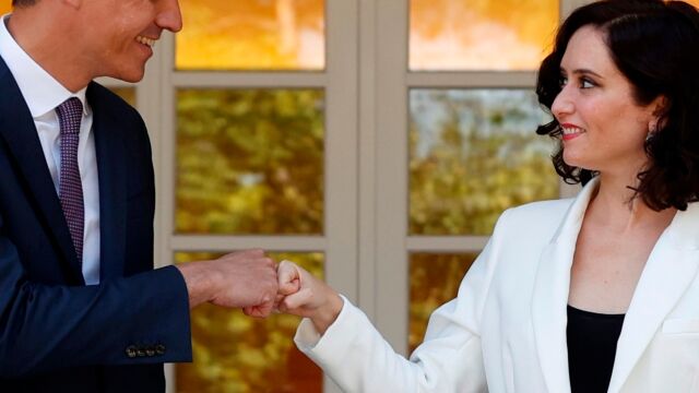 El presidente del Gobierno, Pedro Sánchez, recibe a la presidenta de la Comunidad de Madrid, Isabel Díaz Ayuso