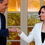 El presidente del Gobierno, Pedro Sánchez, recibe a la presidenta de la Comunidad de Madrid, Isabel Díaz Ayuso