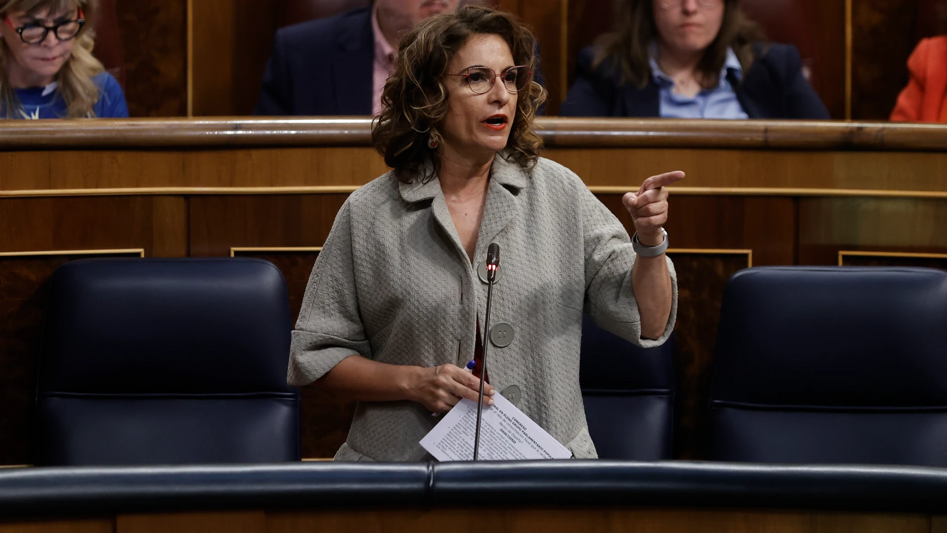 La ministra de Hacienda, María Jesús Montero, interviene en una sesión de control al Gobierno celebrada en el Congreso