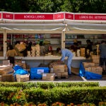 El el parque del Retiro se ultiman los preparativos de su cita literaria anual, la Feria del Libro de Madrid 2022