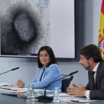 La ministra de Sanidad, Carolina Darias, y el director del Instituto Sanitario Carlos III, Cristóbal Belda, participan en la rueda de prensa posterior al Consejo Interterritorial del SNS