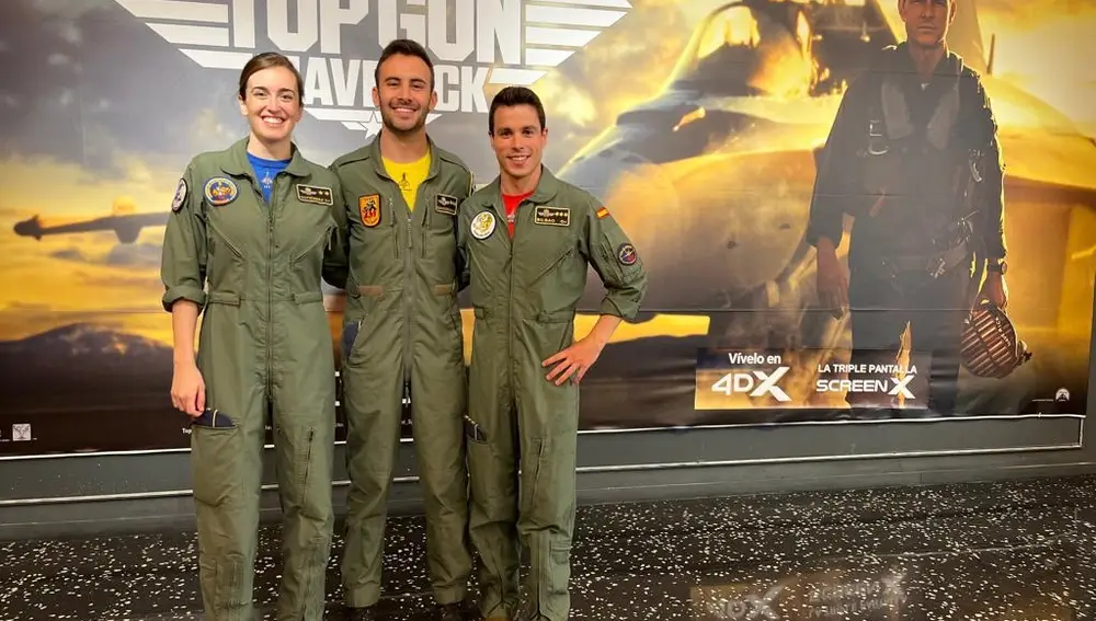 La teniente Elena María Gutiérrez, el capitán Juan Bengoechea y el capitán Rodrigo Pérez Bilbao