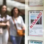 Carteles de Se Alquila vivienda.
