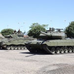 Un «Leopard» y un «Pizarro» durante la exhibición en la que han participado en Huesca