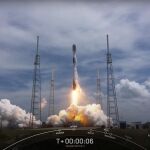 Despegue del Falcon 9 con el satélite Urdaneta a bordo.