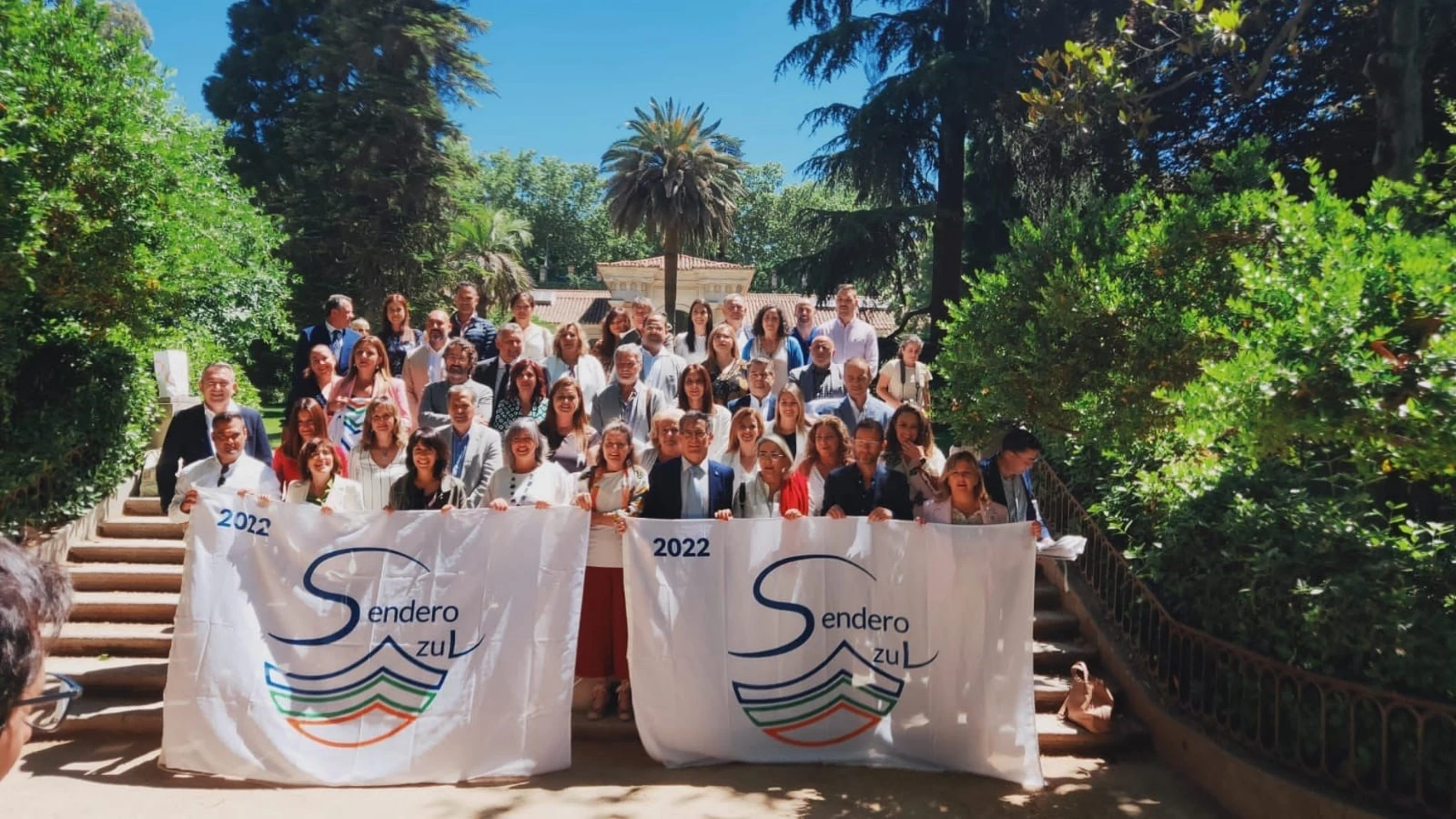 Representantes de la Región asisten a la entrega de las Banderas Senderos Azules