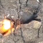 Combate en una trinchera entre soldados prorrusos y ucranianos cerca de la base ucraniana de Ryscheska