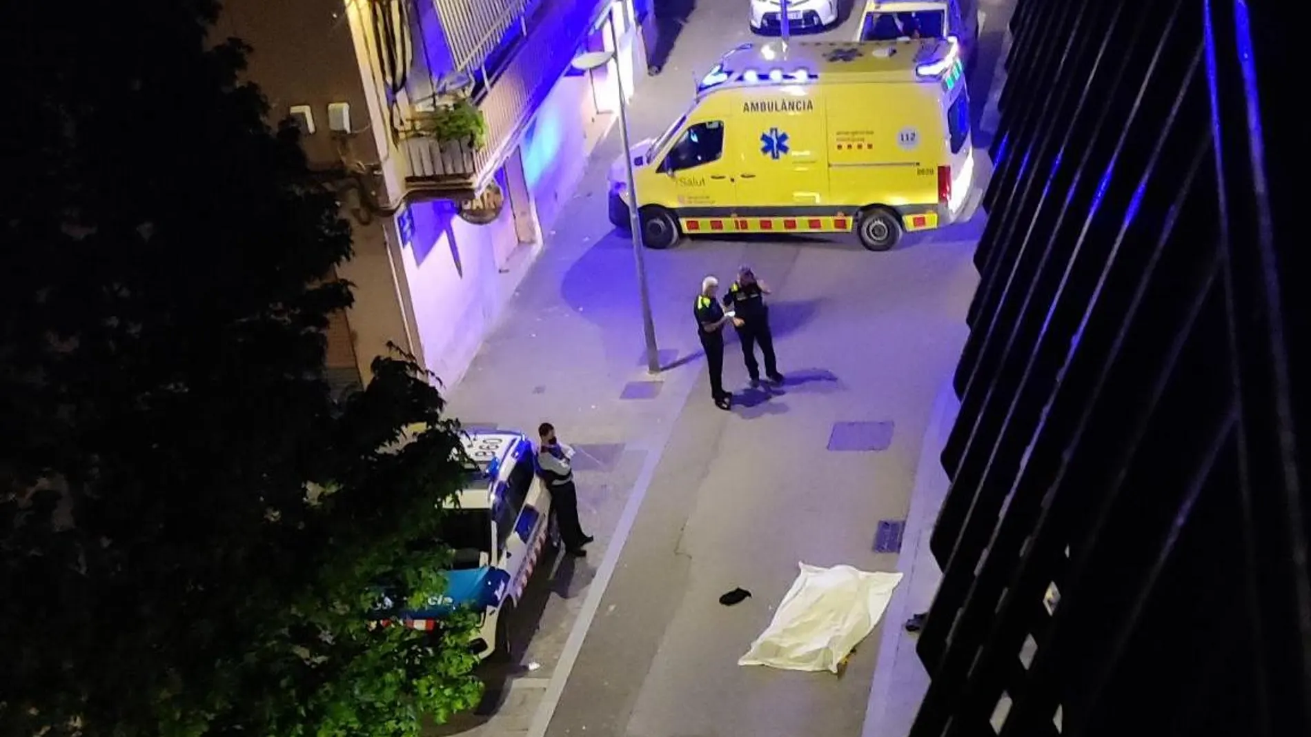 Agentes de los Mossos, en el lugar de los hechos