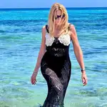 Ana Obregón recupera su posado en Ibiza.