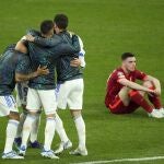 Jugadores del Real Madrid celebran la victoria