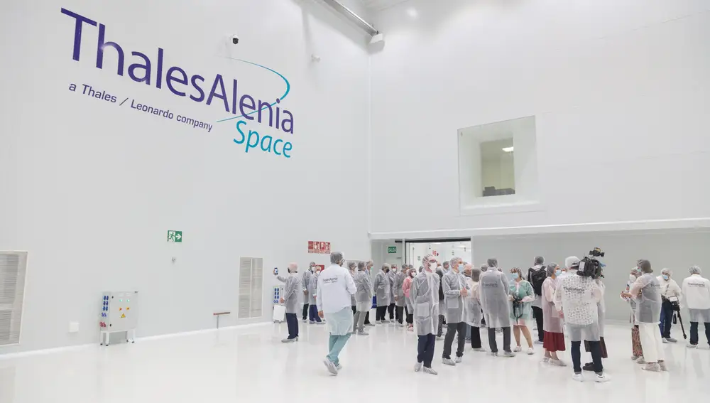 Inauguración de la sala blanca de la sede de Thales Alenia en Tres Cantos