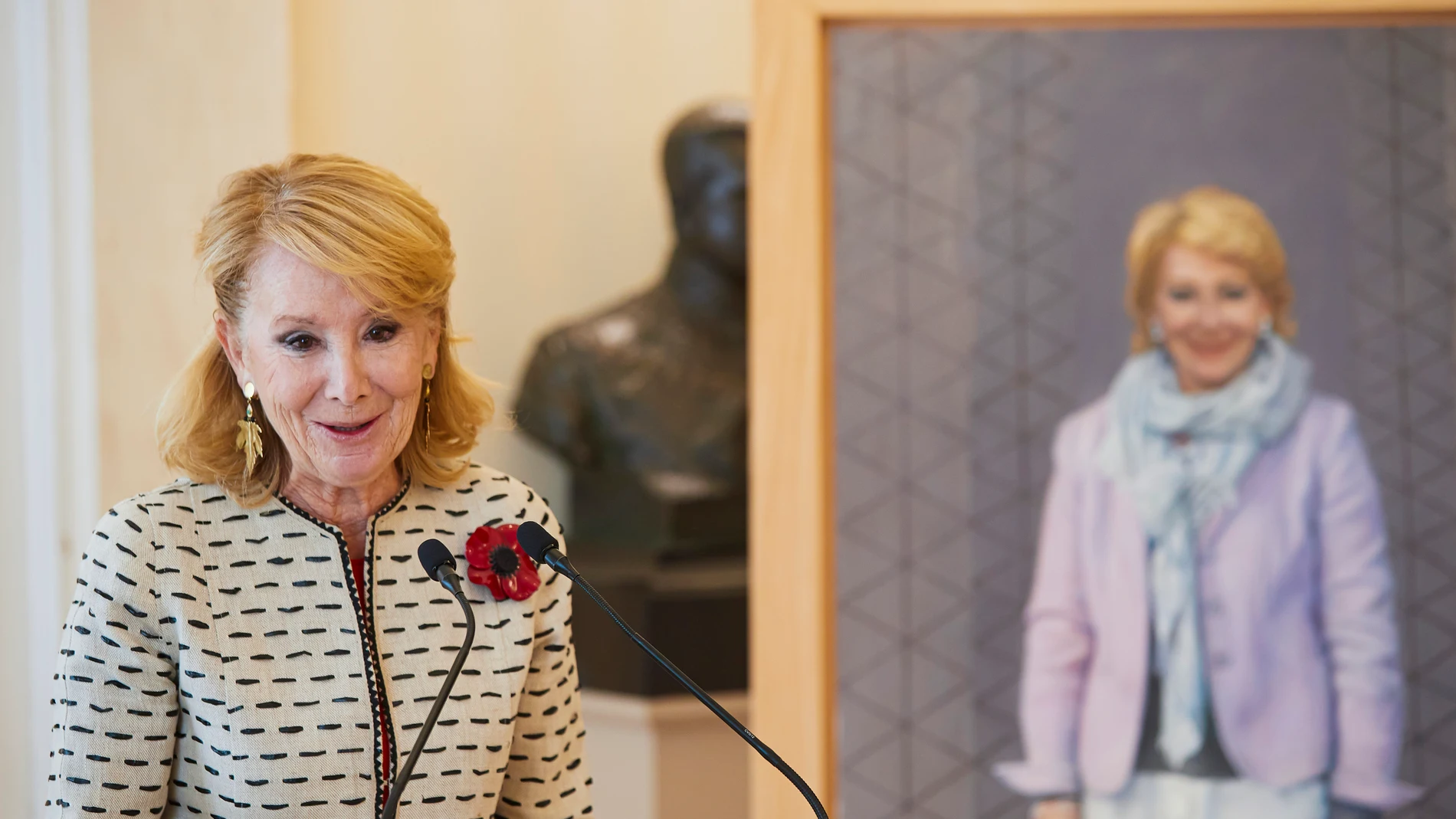 La ex presidenta regional Esperanza Aguirre, durante la presentación de su retrato