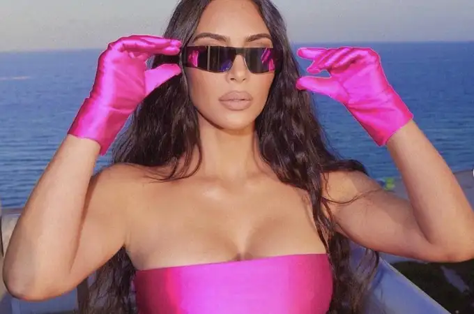 Los guantes también se usan en verano y Kim Kardashian, Rosalía y Dualipa lo tienen claro Los guantes también se usan en verano y Kim Kardashian, Rosalía y Dualipa lo tienen claro