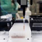 Probetas de pruebas PCR en el Laboratorio de Microbiología del Hospital público Gregorio Marañón
