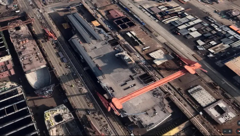 Vista de Google Earth del tercer portaaviones chino en un puerto de Shangai