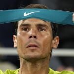 Rafa Nadal se prepara para el partido de cuartos de Roland Garros contra Djokovic, que ganó en 4 horas y 12 minutos