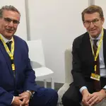 El primer ministro marroquí, Aziz Ajanuch, y el líder del PP, Alberto Núñez Feijóo en su reunión bilateral en el congreso del PPE en Rotterdam