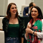 La portavoz de Más Madrid en el Ayuntamiento, Rita Maestre (i), en la sesión plenaria de ayer