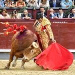 El diestro Morante de la Puebla durante la corrida de la Beneficencia de la feria de San Isidro, en la madrileña plaza de toros de Las Ventas.
