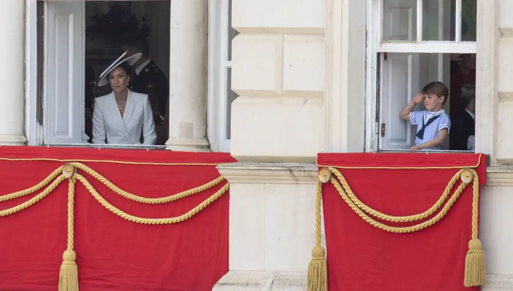 Kate Middleton y su hijo, el príncipe Louis