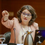La vicepresidenta del Consell y consellera de Igualdad y Políticas Inclusivas, Mónica Oltra, durante su comparecencia este jueves en Les Corts para informar sobre los Puntos de Encuentro Familiar