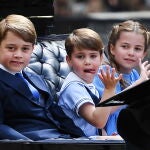 Los príncipes George, Louis y Charlotte a su llegada a las celebraciones del Jubileo de Platino de su bisabuela, la Reina Isabel II
