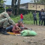 Voluntarios tigranios son entrenados por miembros del FLPT.