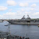 El buque anfibio "USS Kearsarge", en el centro de Estocolmo