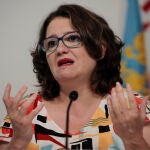 La vicepresidenta y portavoz del Consell, Mónica Oltra, durante la rueda de prensa posterior a la sesión plenaria semanal celebrada este viernes