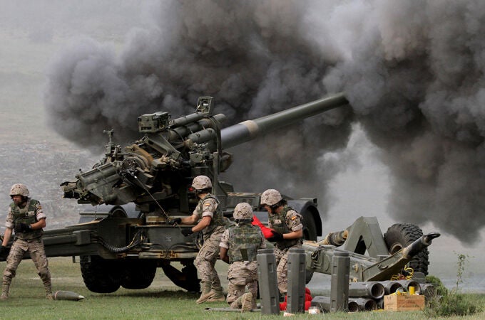 Imagen de los obuses 155/52 disparando en distintas maniobras de las unidades del Ejército de Tierra Imagen de los obuses 155/52 disparando en distintas maniobras de las unidades del Ejército de Tierra