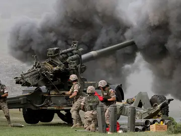 Imagen de los obuses 155/52 disparando en distintas maniobras de las unidades del Ejército de Tierra Imagen de los obuses 155/52 disparando en distintas maniobras de las unidades del Ejército de Tierra