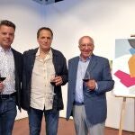 Vicente Soto, ganador del Concurso, con Manu y Manolo Fariña