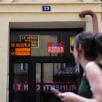 Cartel de Se Vende y Se Alquila en edificios del centro de Madrid.