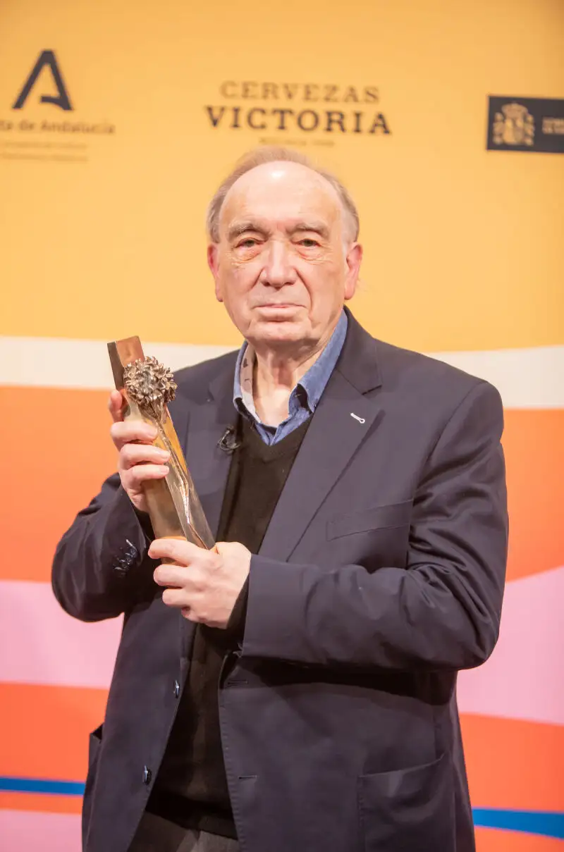 Fernando Méndez-Leite con la Biznaga de Oro del Festival de Málaga