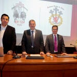 La Junta Mayor de la Semana Santa, presenta la procesión extraordinaria que tendrá lugar el sábado 24 de septiembre con motivo del 33 Encuentro Nacional de Cofradías que se celebrará el último fin de semana de septiembre en León. En la imagen (IaD) el coordinador de la procesión, Juan Carlos Morán; el vicepresidente y el presidente de la Junta Mayor, José Antonio Fresno y Manuel Ángel Fernández y la secretaria técnica, Diana García