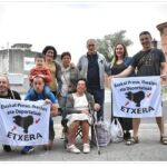El etarra, a la salida de la cárcel con la parafernalia habitual