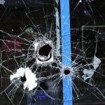 En Tennessee, dos personas murieron por heridas de bala y una persona murió por lesiones después de ser golpeado por un vehículo mientras huía de la escena.