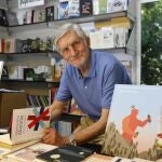 Abel Hernández en la Feria del Libro del Parque de El Retiro, en Madrid