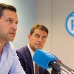 El portavoz y el viceportavoz del Grupo Parlamentario del Partido Popular en Castilla y León, Raúl de la Hoz y Ángel Ibañez, respectivamente, presentan la Proposición No de Ley sobre la conservación del lobo