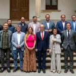 El presidente de la Diputación de Salamanca, Javier Iglesias, preside el acto de la firma del Manifiesto en Defensa de las Comunicaciones Ferroviarias de Salamanca, en el que participan el alcalde de Salamanca, Carlos García, y los alcaldes del alfoz, cabeceras de comarca y municipios de más de 5.000 habitantes