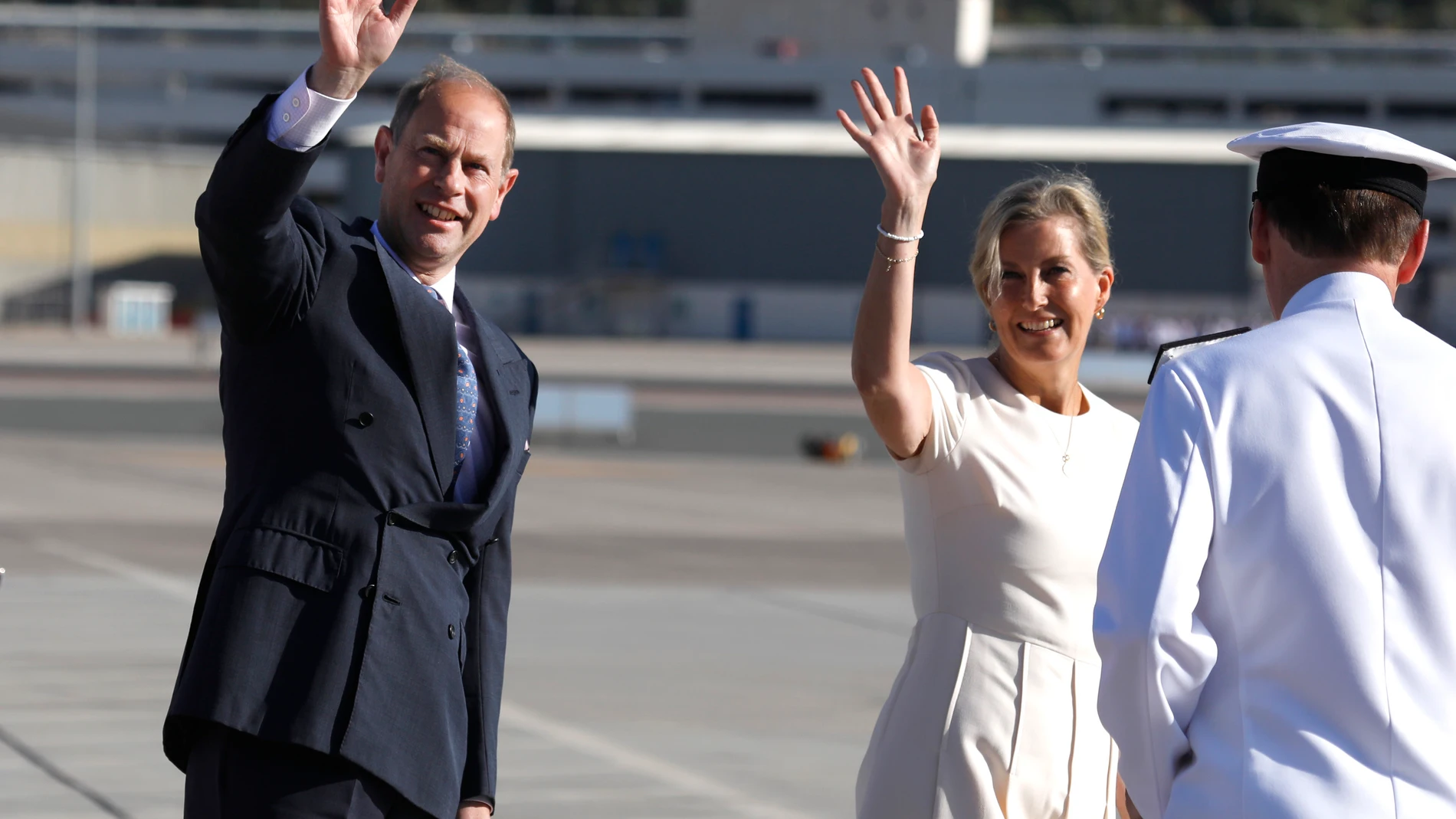 Los condes de Wessex, el príncipe Eduardo, hijo menor de Isabel II de Inglaterra, y su esposa, Sophie Rhys-Jones, a su llegada
