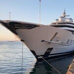 El yate Amadea, incautado por las autoridades de Fiji