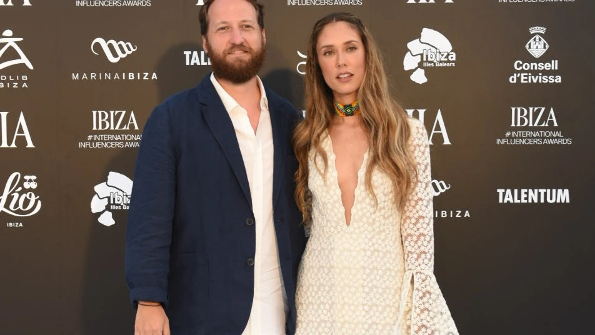 Jacob Henson y Grace Villarreal en los Premios International Influencer Awards 2022