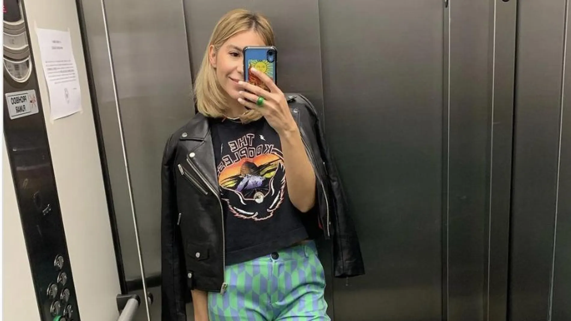 Imagen de Rebeca con el pantalón de moda.