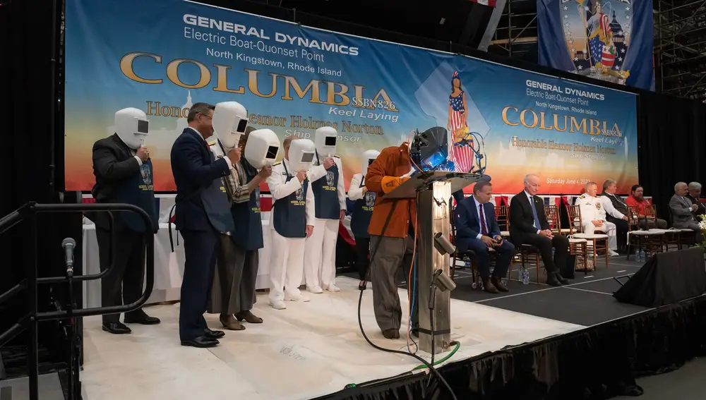 Momento del acto de soldadura de la quilla en las instalaciones de General Dynamics Electric Boat