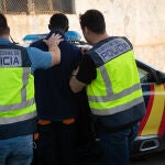 La Policía Nacional detiene a cuatro personas por inducir a la prostitución a dos menores de edad